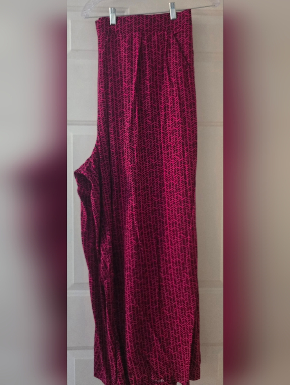 Bright Magenta Black Pattern Torrid Pants Size 4R.